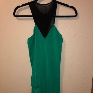 Bebe green body con dress